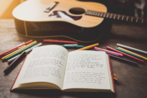 Como Escrever Poemas e Músicas de Forma Criativa