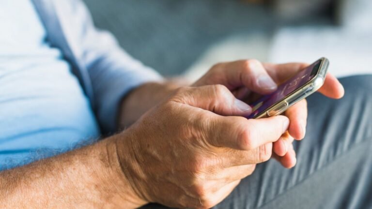 Redes Sociais Dominam a Fonte de Informação no Brasil em 2024
