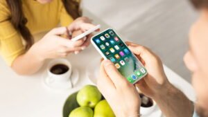 WhatsApp deixará de funcionar em iPhones com iOS inferior ao 15.1: O que você precisa saber