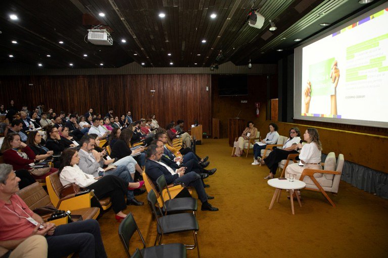 Transformação na Comunicação Pública: Novas Estratégias de Redes Sociais e Pesquisa