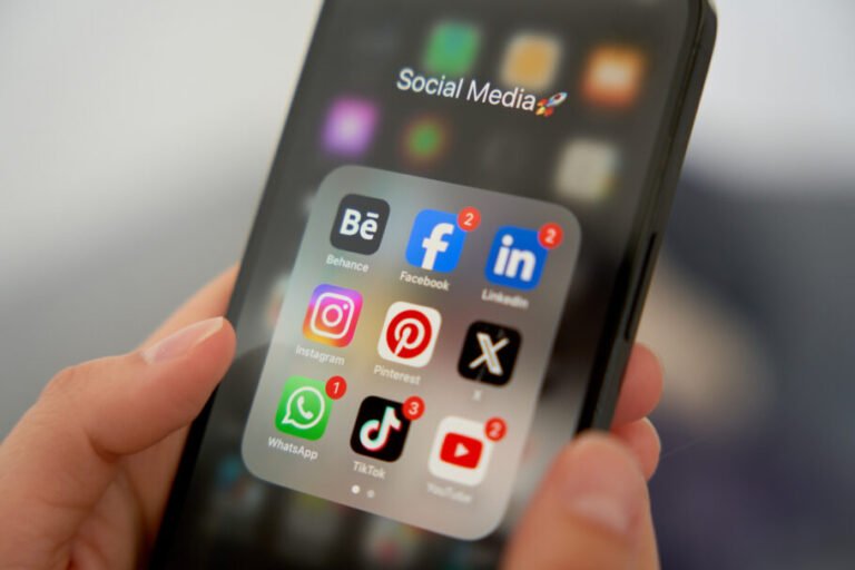 Redes sociais e saúde mental: entendendo a conexão preocupante entre jovens